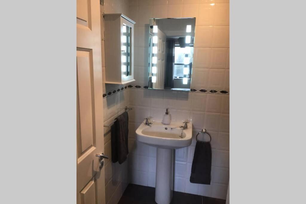 Waterfront Apartment Completely Refurbished Westport Exterior photo