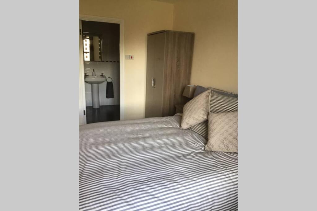 Waterfront Apartment Completely Refurbished Westport Exterior photo